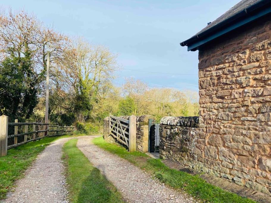 The Mill Stylish Rural Apartment With Beautiful Views Welsh Newton Common ภายนอก รูปภาพ