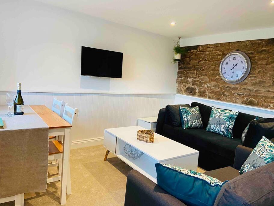 The Mill Stylish Rural Apartment With Beautiful Views Welsh Newton Common ภายนอก รูปภาพ