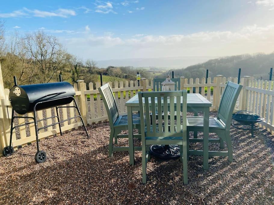 The Mill Stylish Rural Apartment With Beautiful Views Welsh Newton Common ภายนอก รูปภาพ