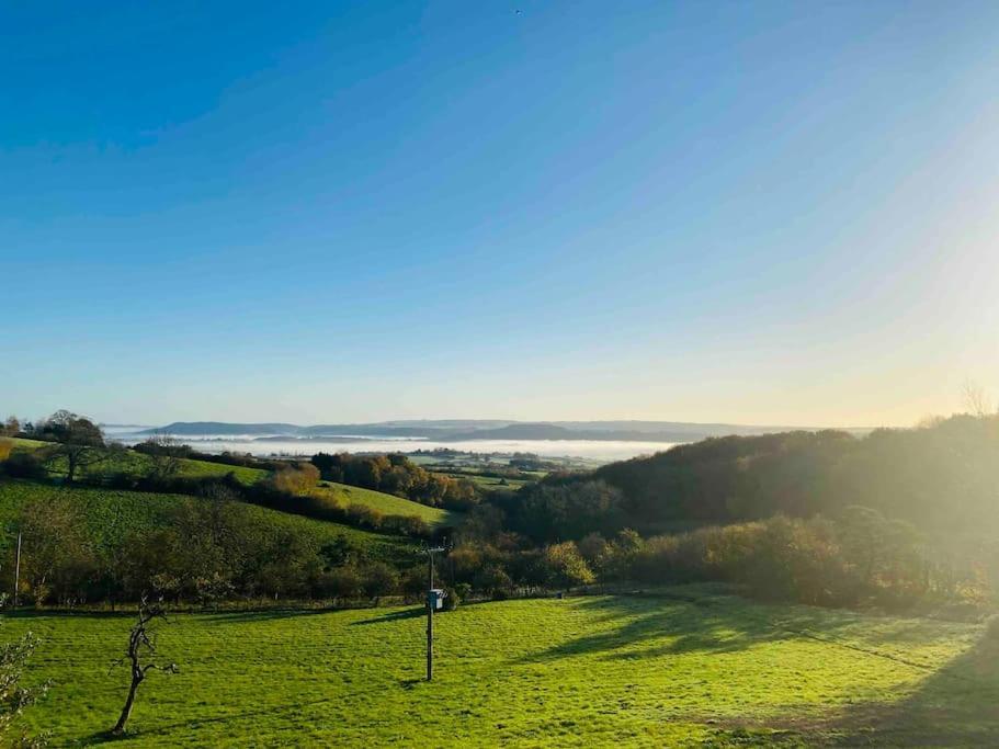 The Mill Stylish Rural Apartment With Beautiful Views Welsh Newton Common ภายนอก รูปภาพ